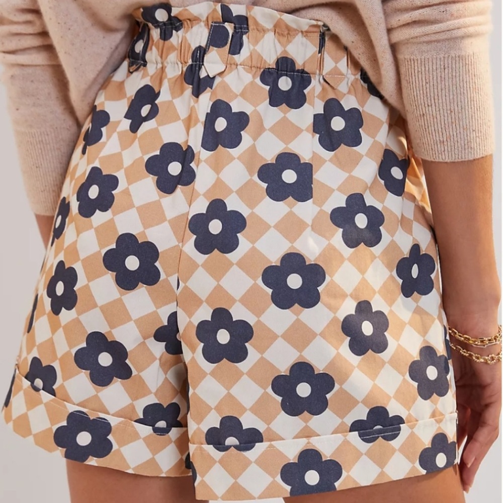 Maeve floral paperbag shorts NWT Size large